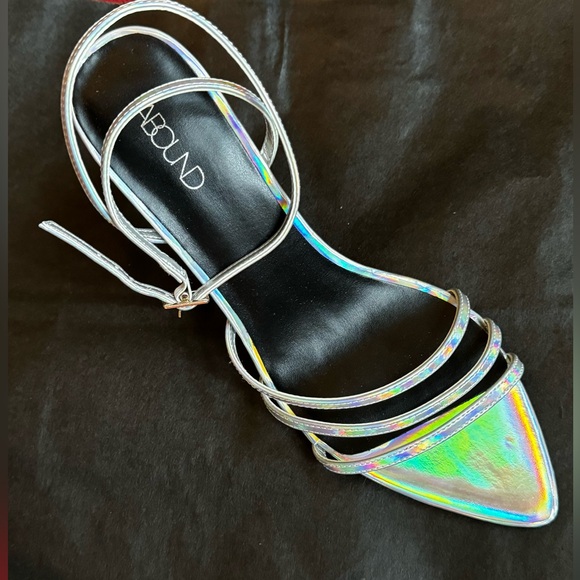 Abound Metallic silver pointed stilettos, Never Worn, NWT SIZE 8M - Picture 1 of 4